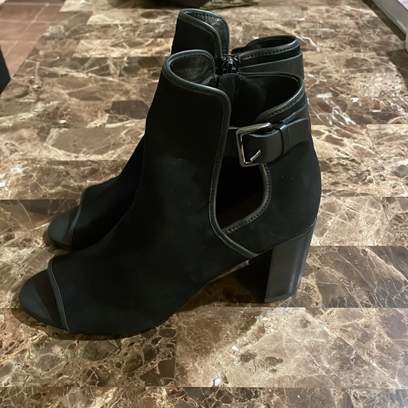 Donald J.Pliner - Picture 2 of 10